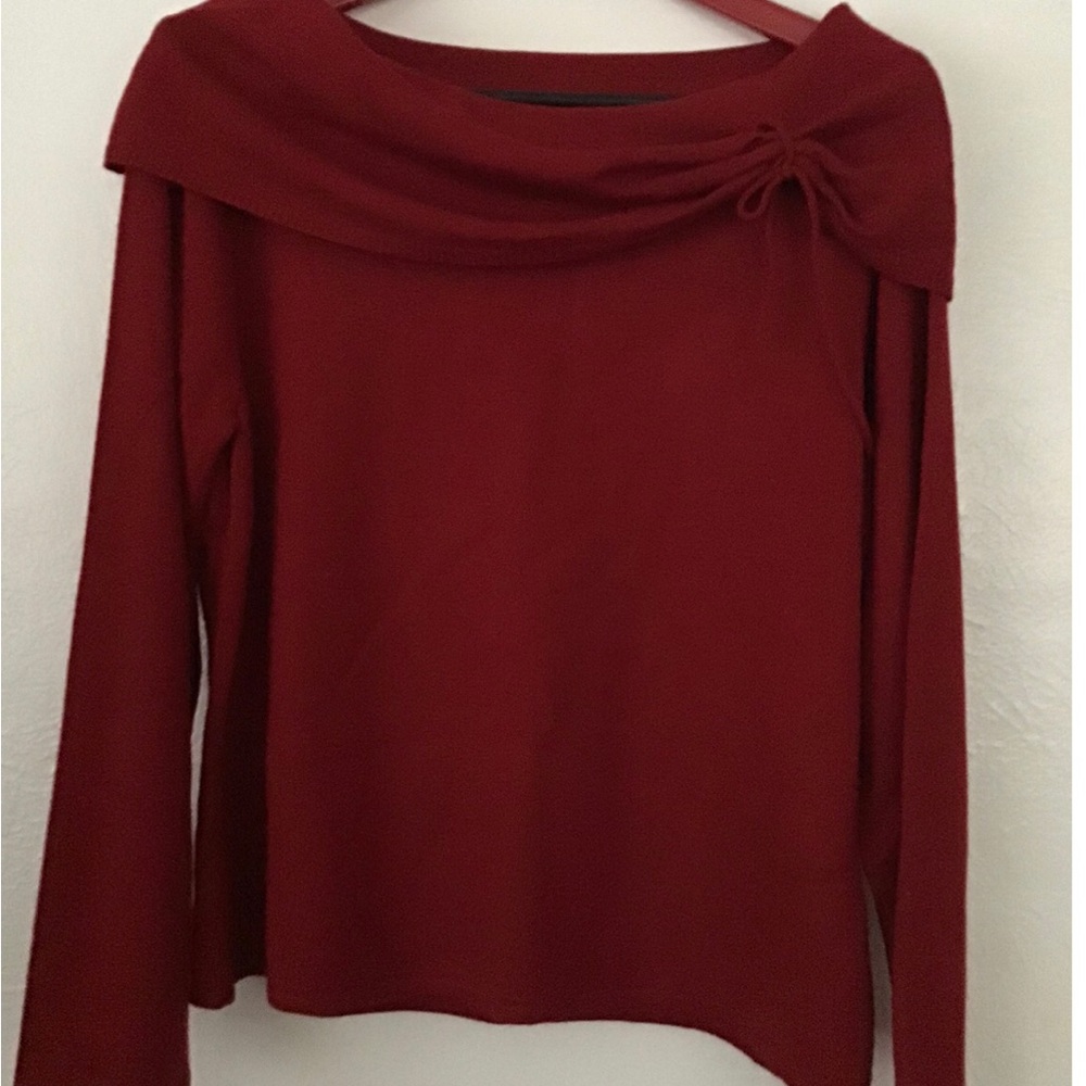 Emma James size xl.Color red.